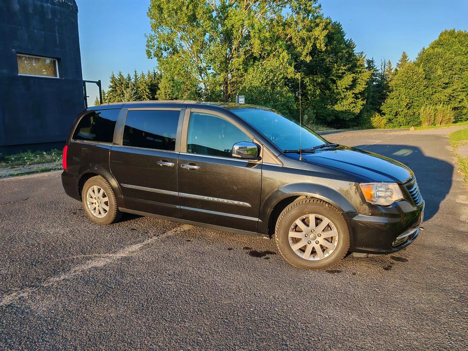 Chrysler Town & Country Chrysler Town & Country Touring-L 2012 LPG Doinwestowany Nowe opon