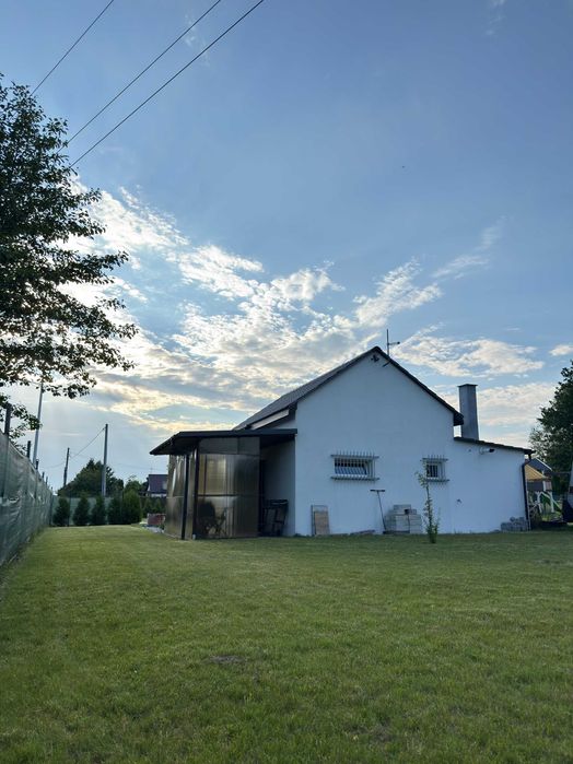 Na sprzedaż działka ROD „Kaczeniec” w Tychach – całoroczna, nowoczesny domek,
