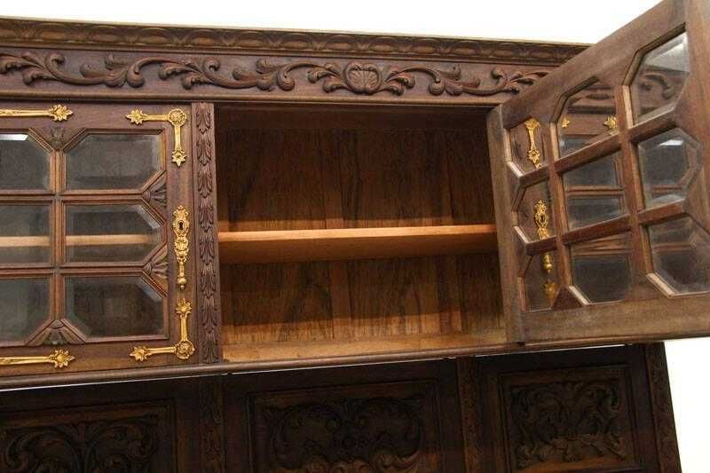 Armário aparador com louceiro