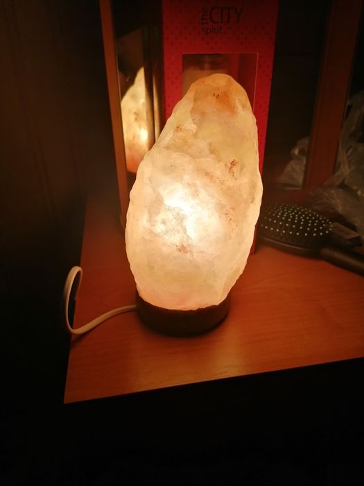 Соляна лампа нічник з натуральної гімалайської солі