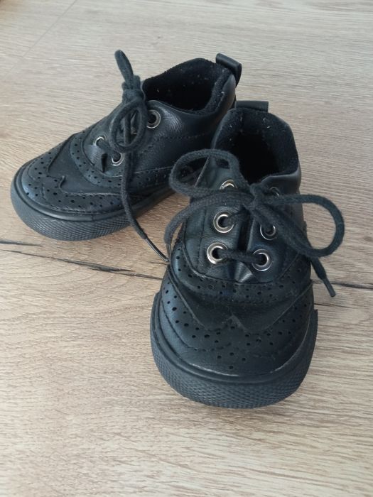 Buty chłopięce eleganckie czarne 18/19