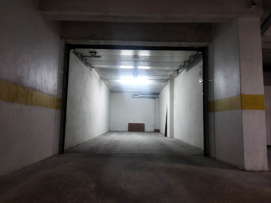 Garagem box, parqueamento, arrecadação, armazém, storage, luz