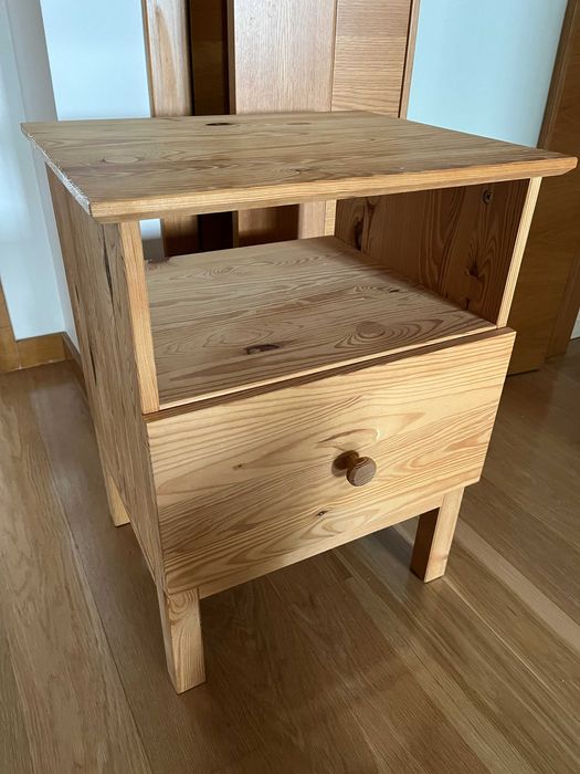 Mesa de cabeceira IKEA