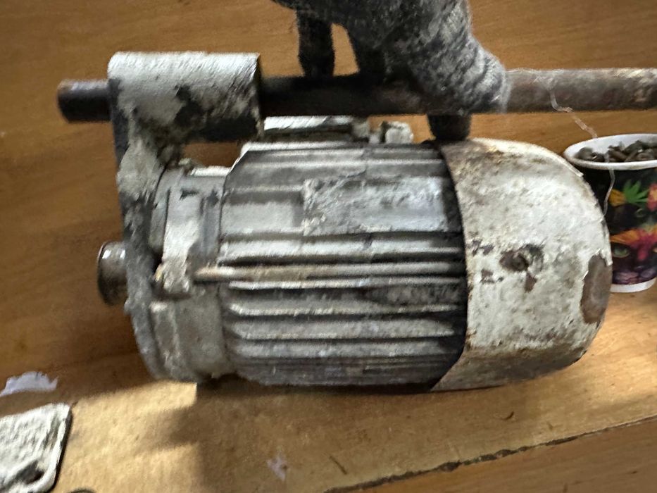 Электродвигатель    0.75\1500