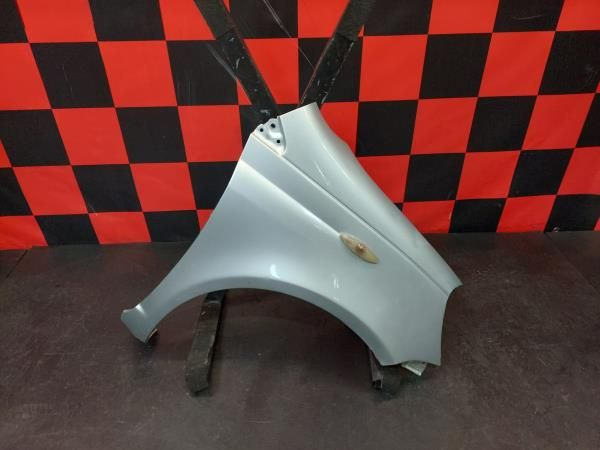 Guarda-lamas direito TOYOTA Yaris (_P1_)