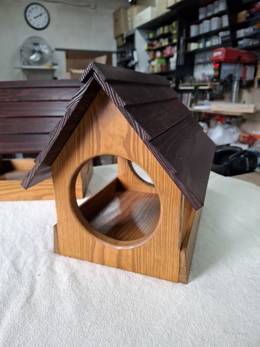 Karmnik Sosna pod zamówienie