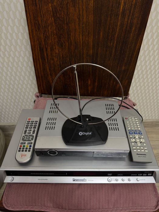 Телевізор Panasonic і DVD/CD плеєр комплект