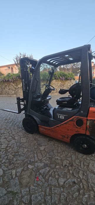 Empilhador toyota  18 gás