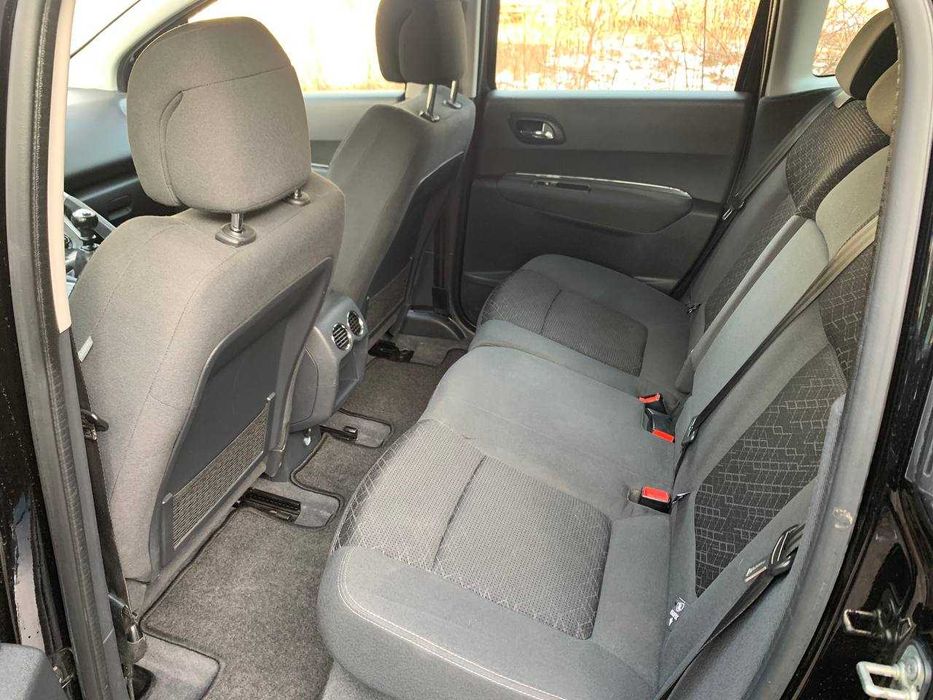 ПЕЖО 3008 2015 року