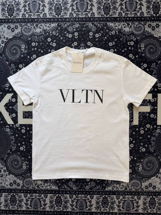 Valentino футболка,нові,розміри:XS,S,M,L
