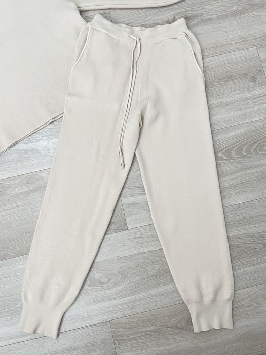 Трикотажний костюм молочного кольору. Італія Lara . Розмір С/М