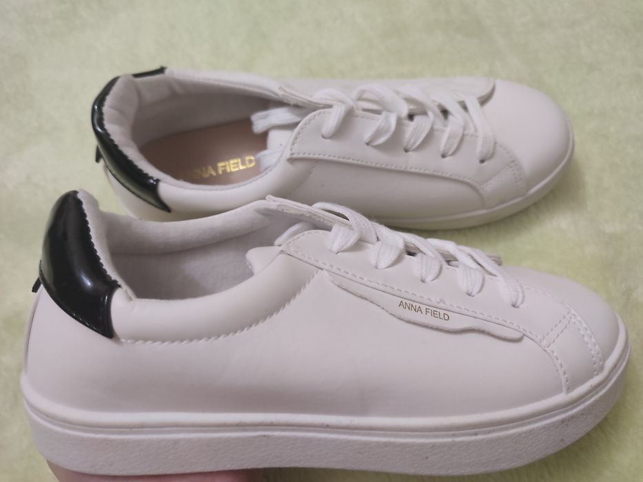 Жіночі кросівки Anna Field