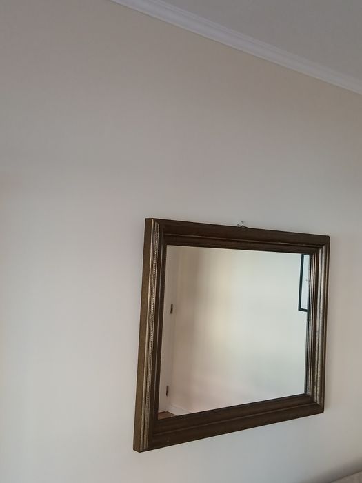 Espelho de madeira, cor ouro antigo.