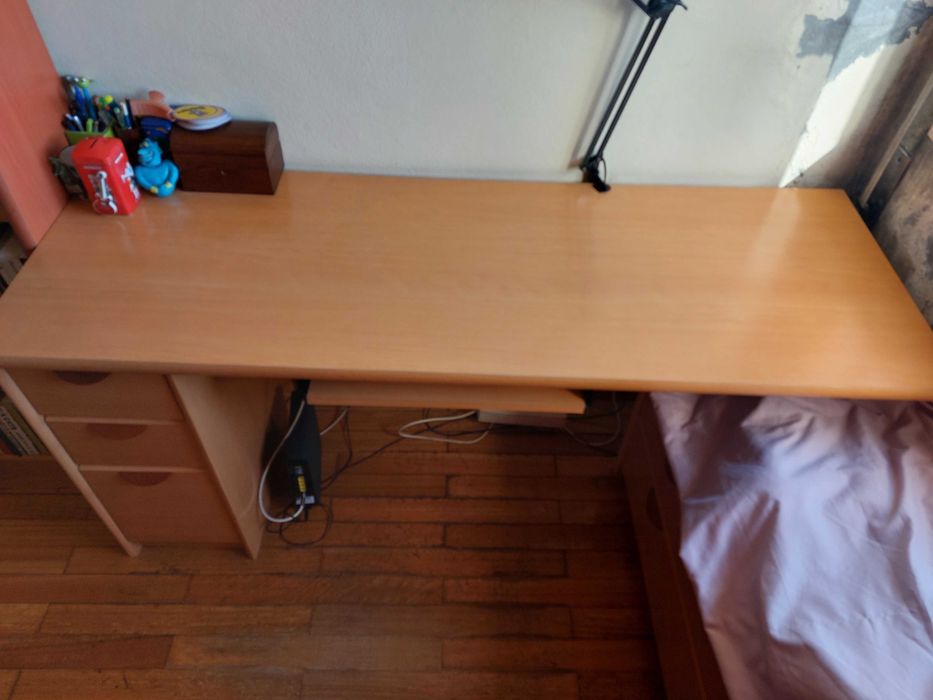 Estante e Secretária com móvel gavetas -  Madeira Cerejeira