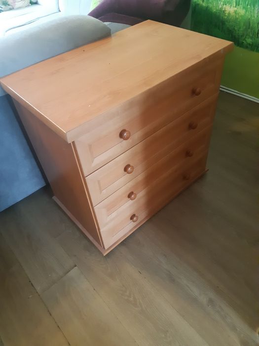 Komoda z czterema szufladami