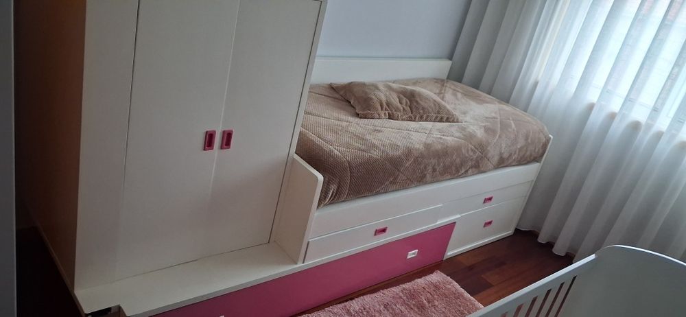 Cama dupla com movel e gavetões
