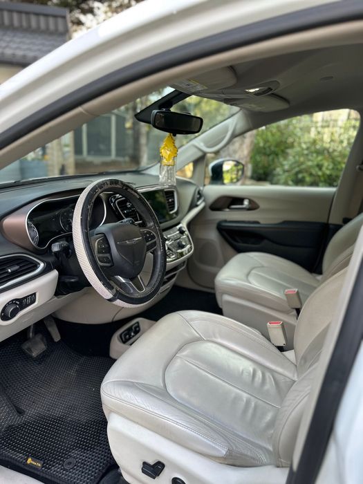 Auto Chrysler Pacifica