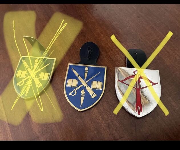 Crachás militares, bom estado, preço unitario