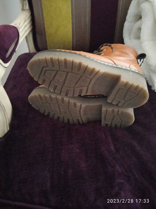 Botas camel em pele da Riuka