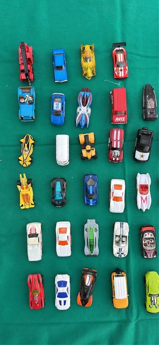 Lote de 46 carrinhos com 20 anos