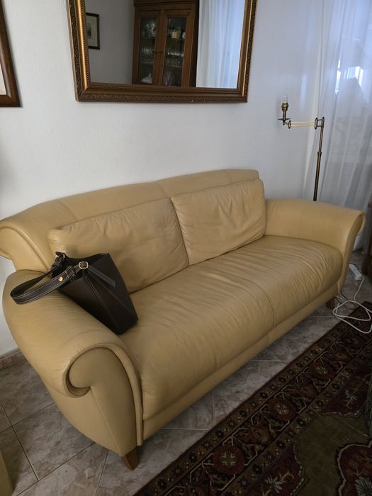 Sofá em Pele - 3 lugares