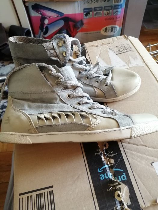 Buty sportowe sznurowane