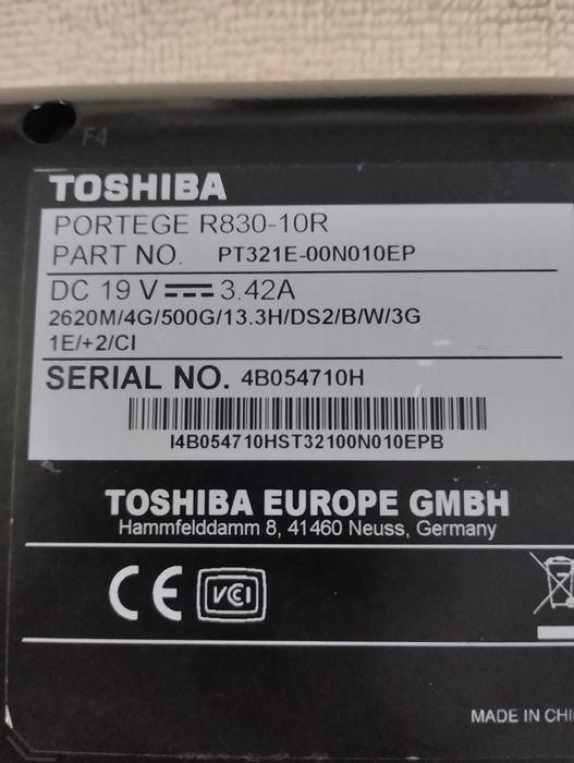Portátil TOSHIBA. R830