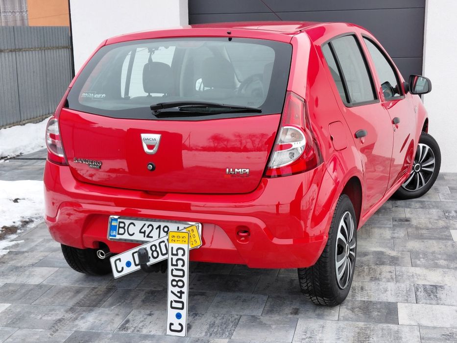 Продаєця Dacia Sandero 1.4 бензин 2009 рік