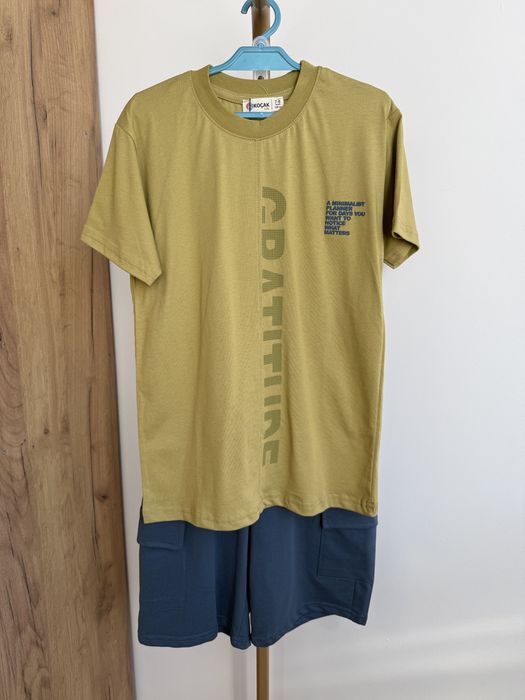 Komplet chłopięcy t-shirt spodenki 140