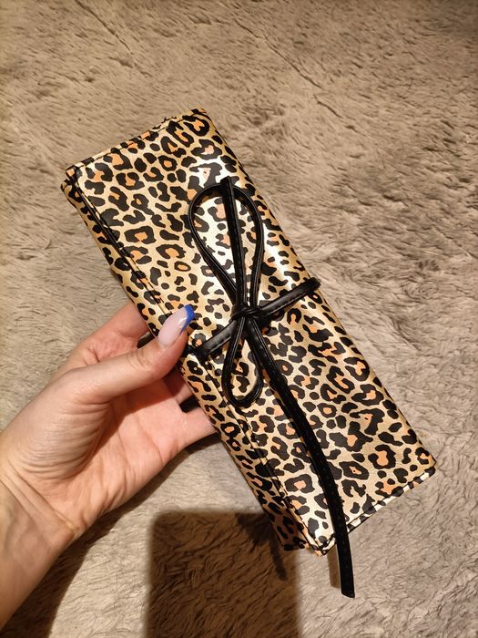 Nowe etui na pędzle do makijażu