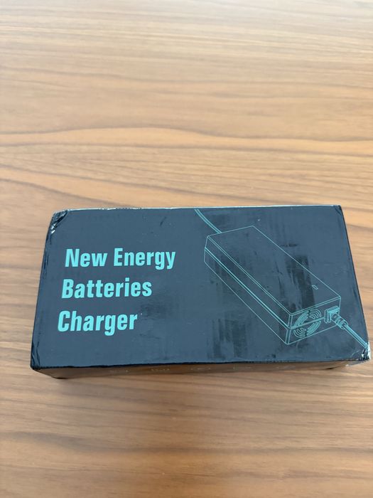 Carregador 42V 2A para Trotinete Elétrica com ventoínha – Novo