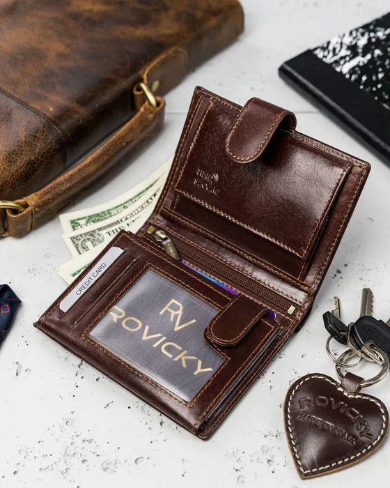 skórzany portfel męski brązowy pionowy z zapięciem