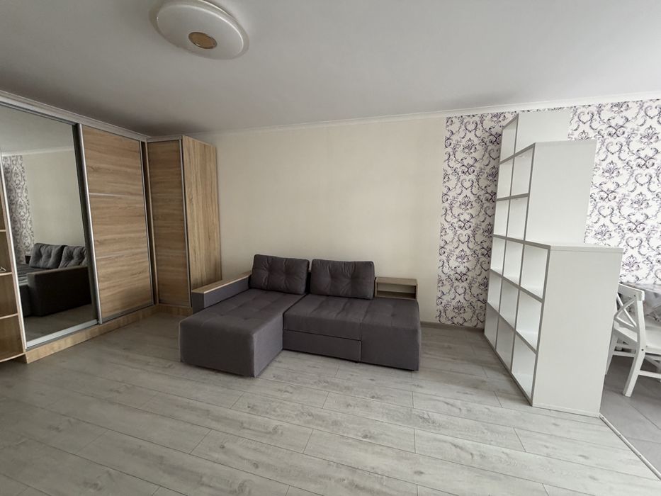 БЕЗ комісії Квартира з ремонтом на вул. Анни Ахматової 22