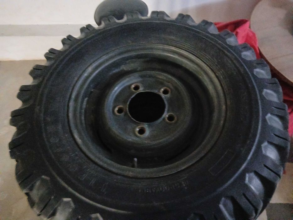 5 jantes Land Rover com pneus Firestone SAT 7.5 R16