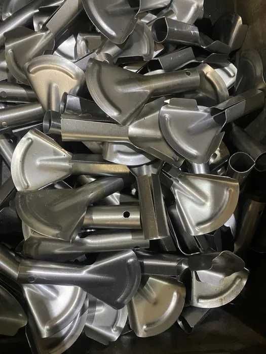 Послуги штампування деталей та виготовлення для них штампів.