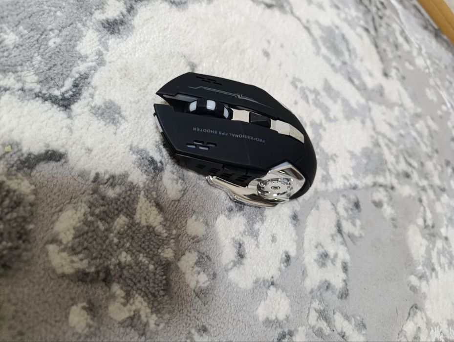 Игровая мышка с блютузом и с  подсветкой