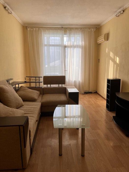 Продаж  2-х кімнатної квартири (72 кв.м), вул. Межигірська, 56.