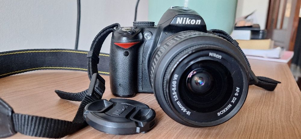 Câmera Nikon D3000 + Lente 18-55mm + Acessórios

Vendo Nikon D3000