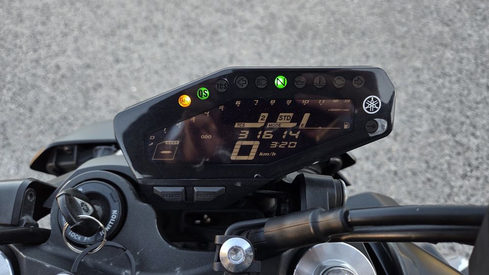 Yamaha MT09 (2GEN) + Material Extra