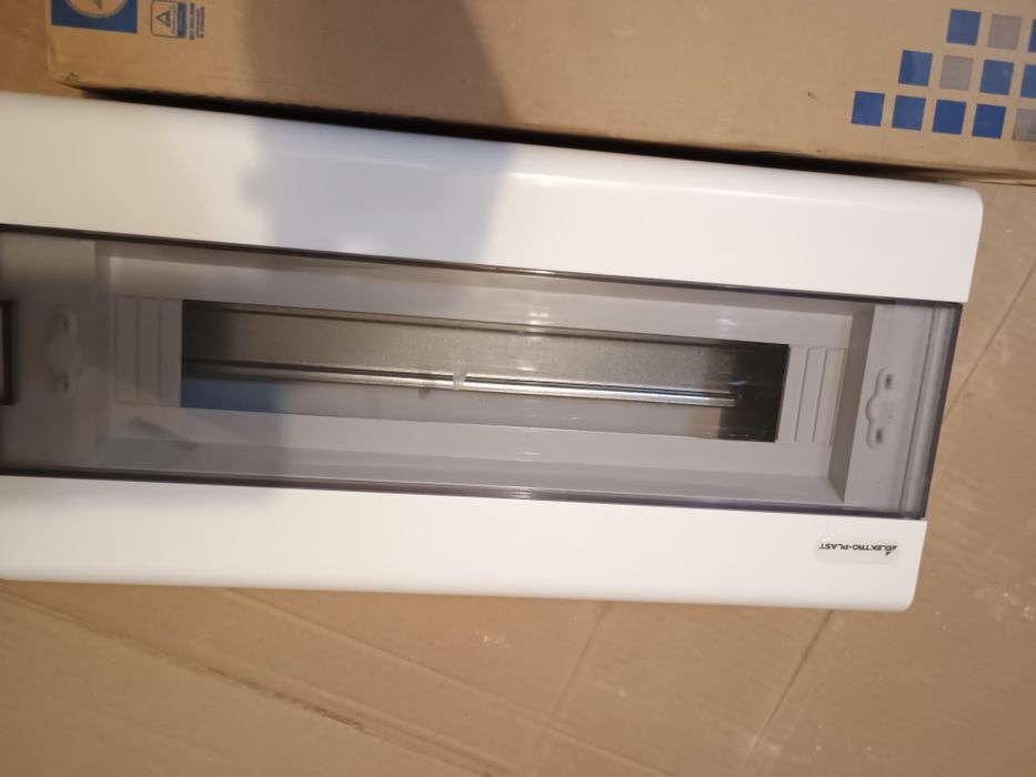 Skrzynka nadtynkowa 18 modułowa