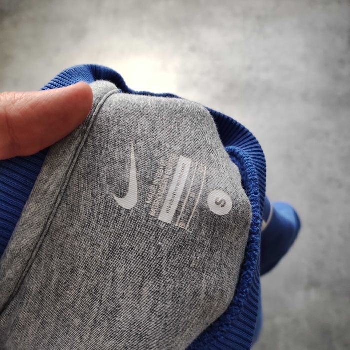 MĘSKA Bluza Granatowa Małe Logo Bawełna Swoosh Nike bez Kaptura Haft
