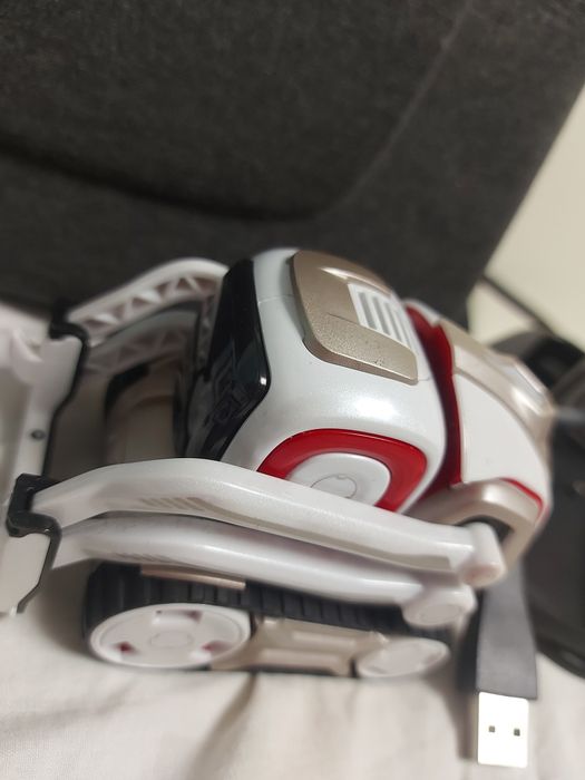 Cozmo Anki robot uszkodzony