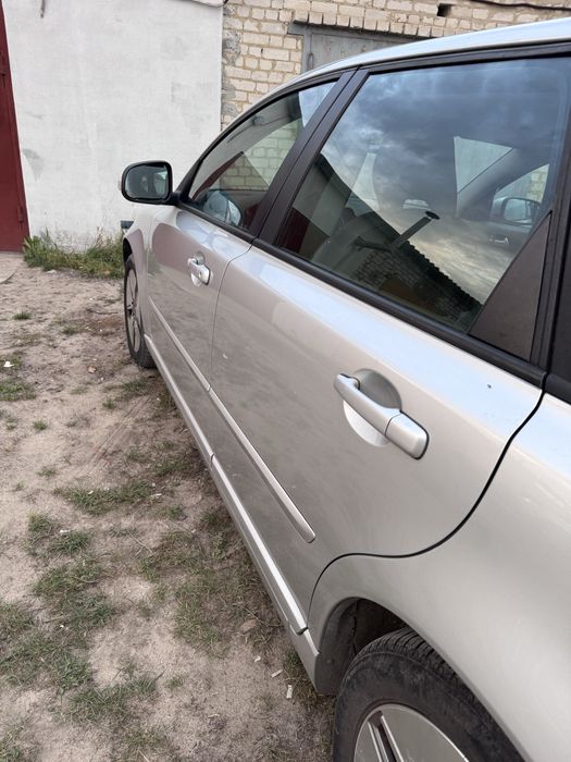 Volvo v50.