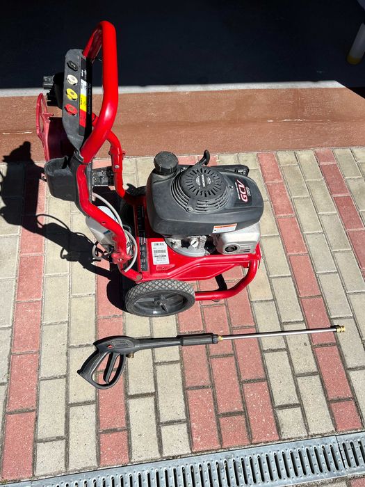 Sprzedam myjkę ciśnieniową napędzaną silnikiem spalinowym