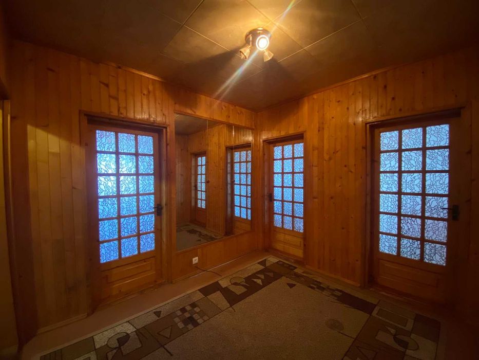 Трикімнатна квартира в р-ні автостанції на вул. Костомарова