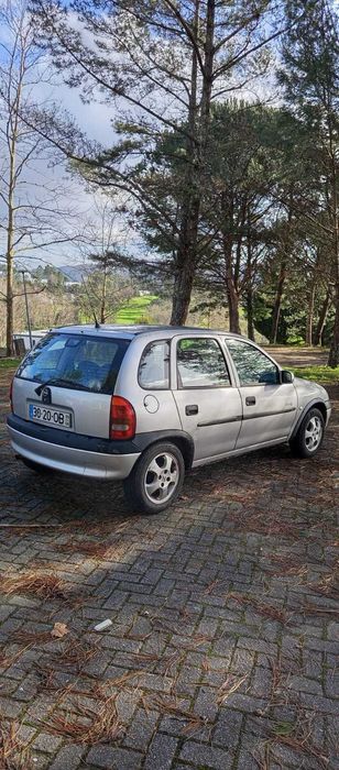 Opel Corsa B - Gasolina 1.2L 4cilindros com AC