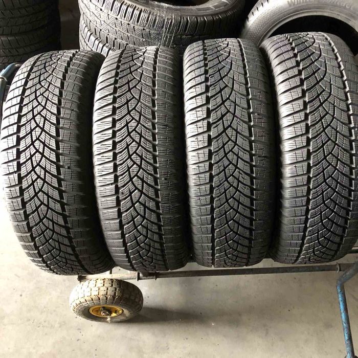 Шини 215/60/16-4 шт Goodyear Ultra Grip