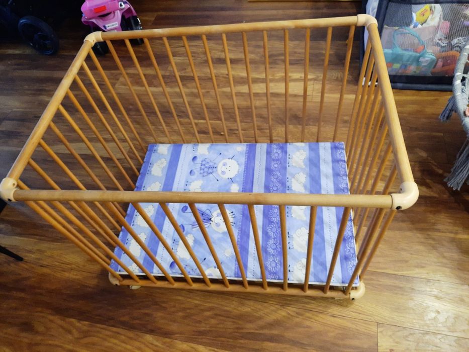 Łóżeczko kojec  na kółkach 100x70x70