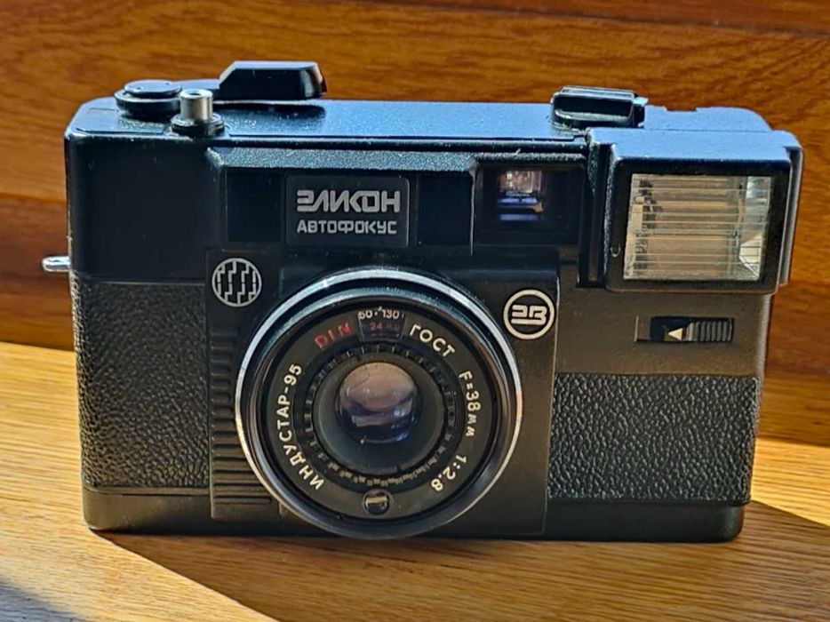 Stary aparat fotograficzny Elikon PRL ZSRR ze skórzanym etui