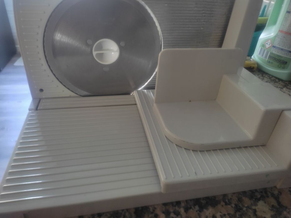 Máquina de cortar queijo e fiambre